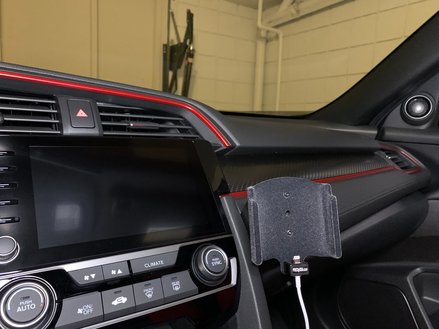 LHD: Honda Civic '16-'21 10th Generation In-Dash Phone Mount